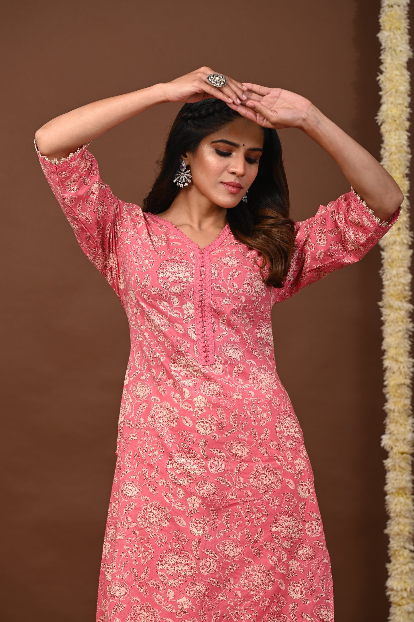 Floral Printed V-Neck Pure Cotton Straight Kurtas - Rimeline