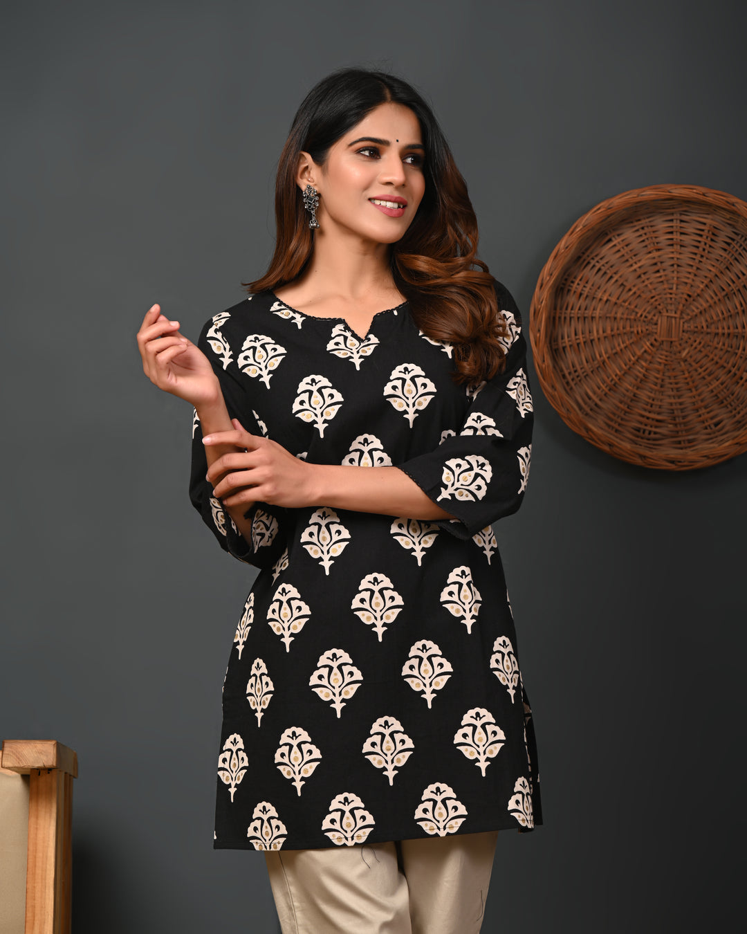 RimeLine Black Women Ethnic Motifs Printed Round-Neck Pure Cotton Kurti