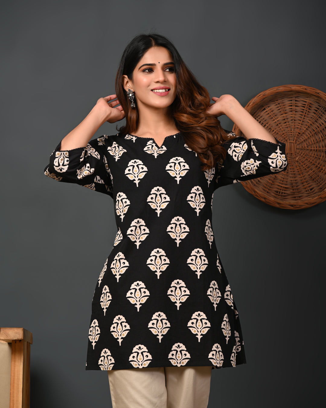 RimeLine Black Women Ethnic Motifs Printed Round-Neck Pure Cotton Kurti