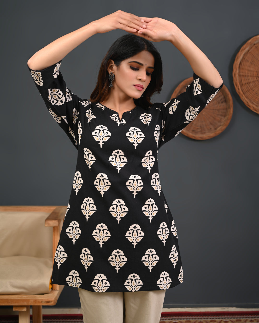 RimeLine Black Women Ethnic Motifs Printed Round-Neck Pure Cotton Kurti