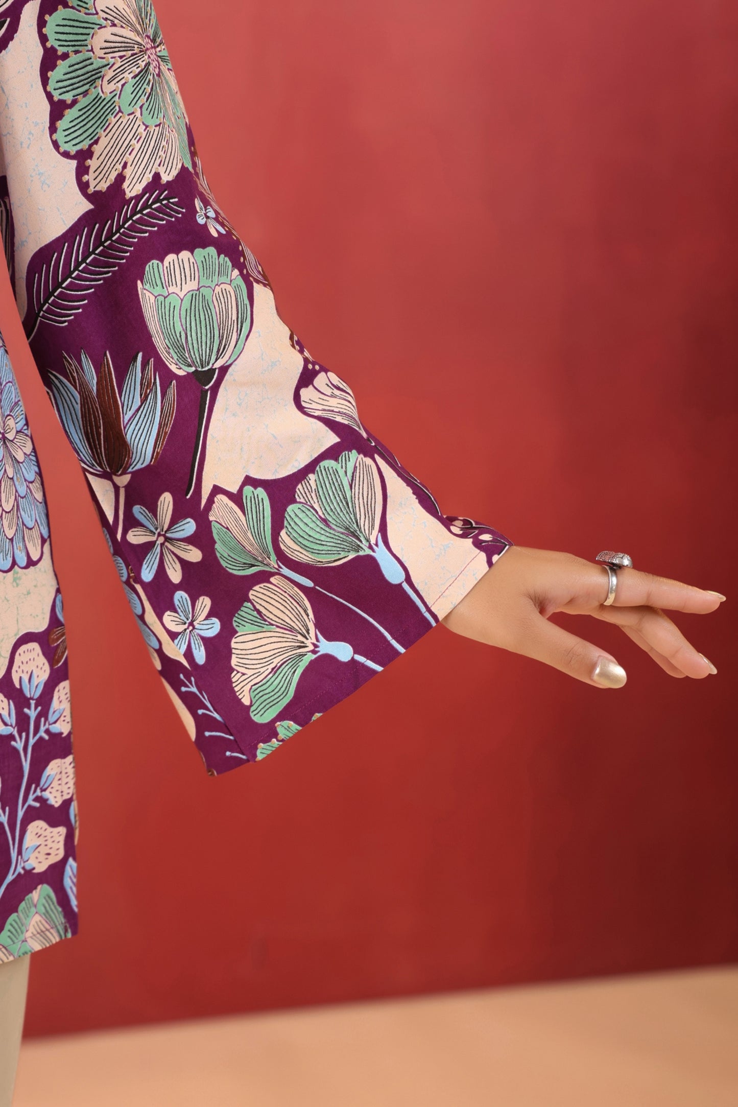 Rimeline Women Purple Floral Printed V-Neck Cotton Short Kurti