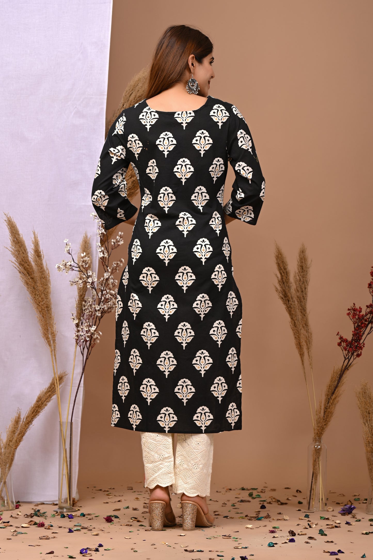 RimeLine Black Ethnic Motifs Printed V-Neck Cotton Kurti