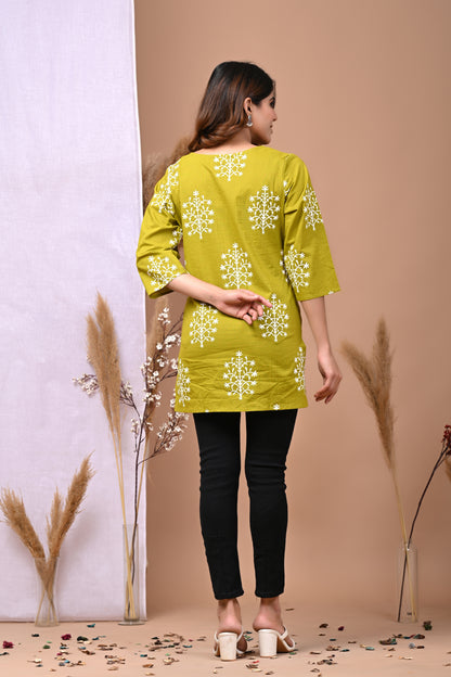 RimeLine Green Ethnic Motifs Printed Round-Neck Cotton Kurti