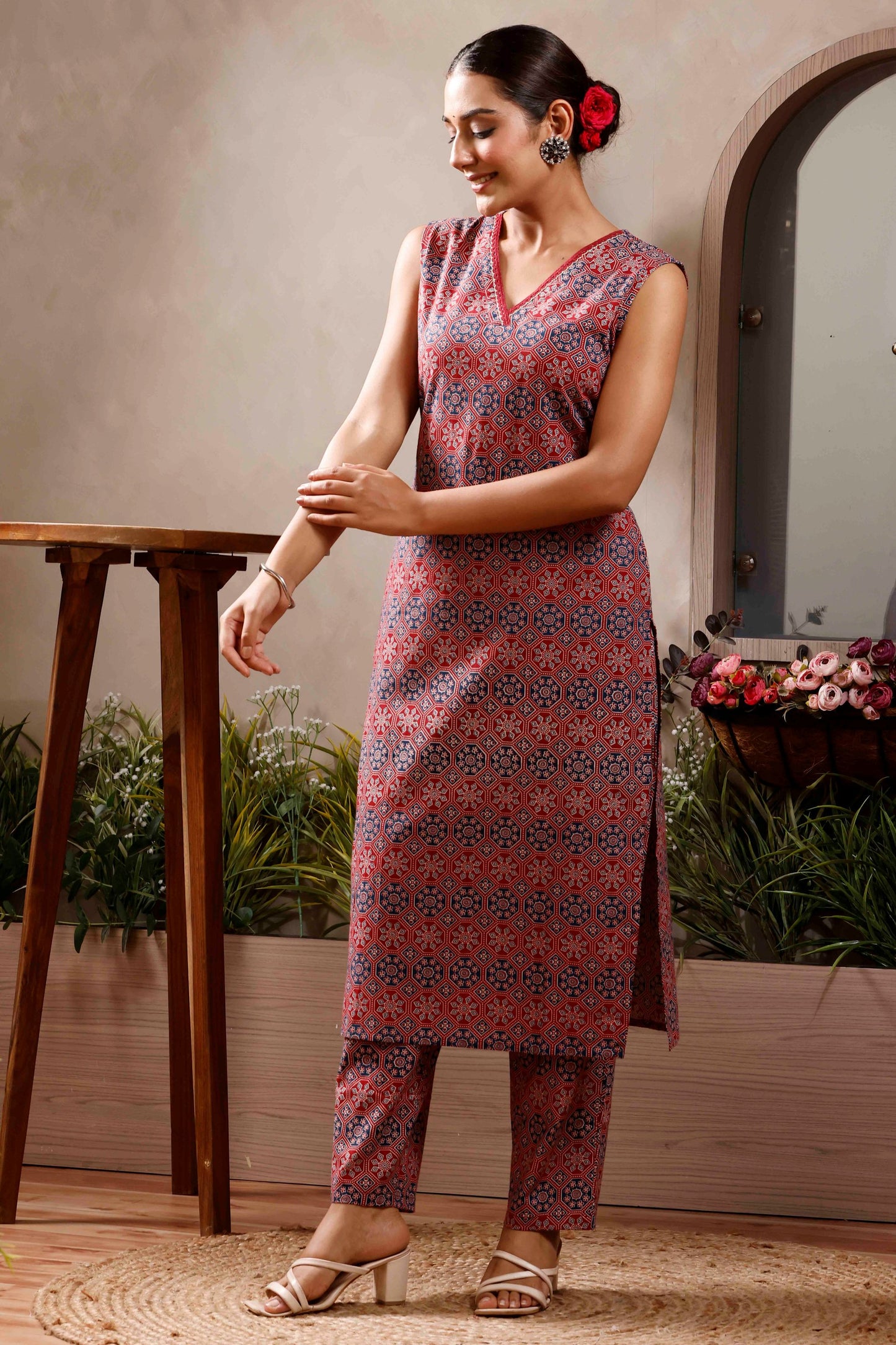 Rimeline Geometric Printed V-Neck Pure Cotton Kurta With Trousers
