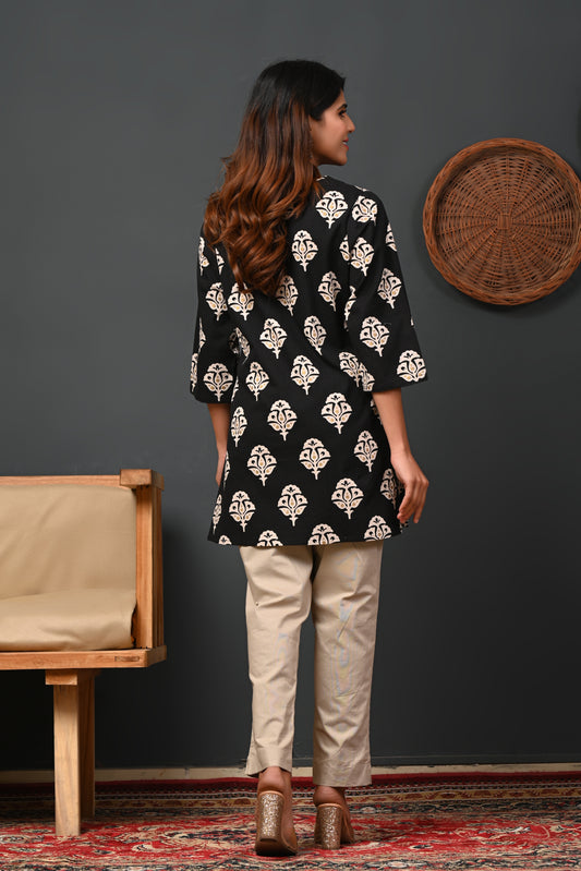 RimeLine Black Women Ethnic Motifs Printed Round-Neck Pure Cotton Kurti