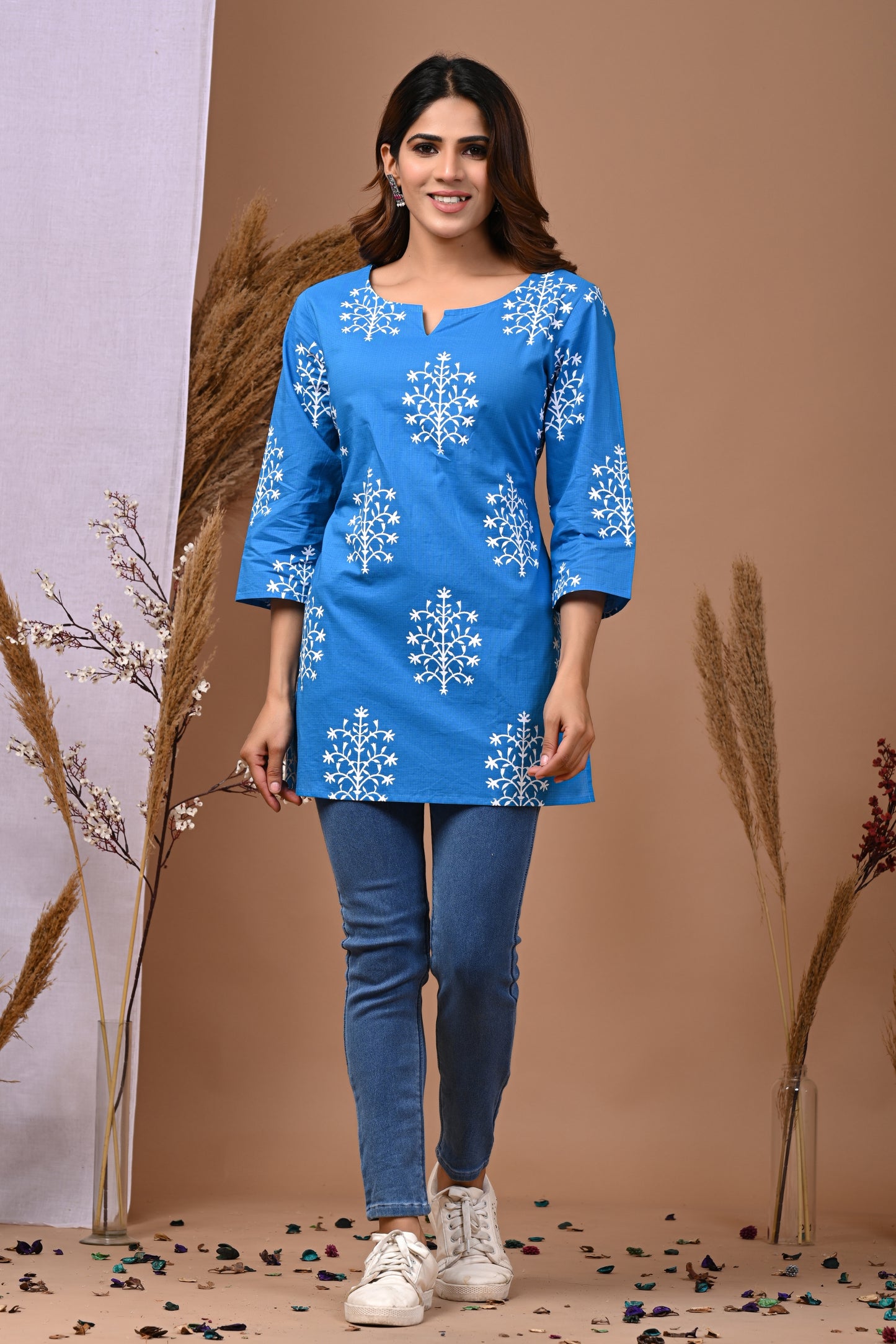 RimeLine Blue Ethnic Motifs Printed Round-Neck Cotton Kurti
