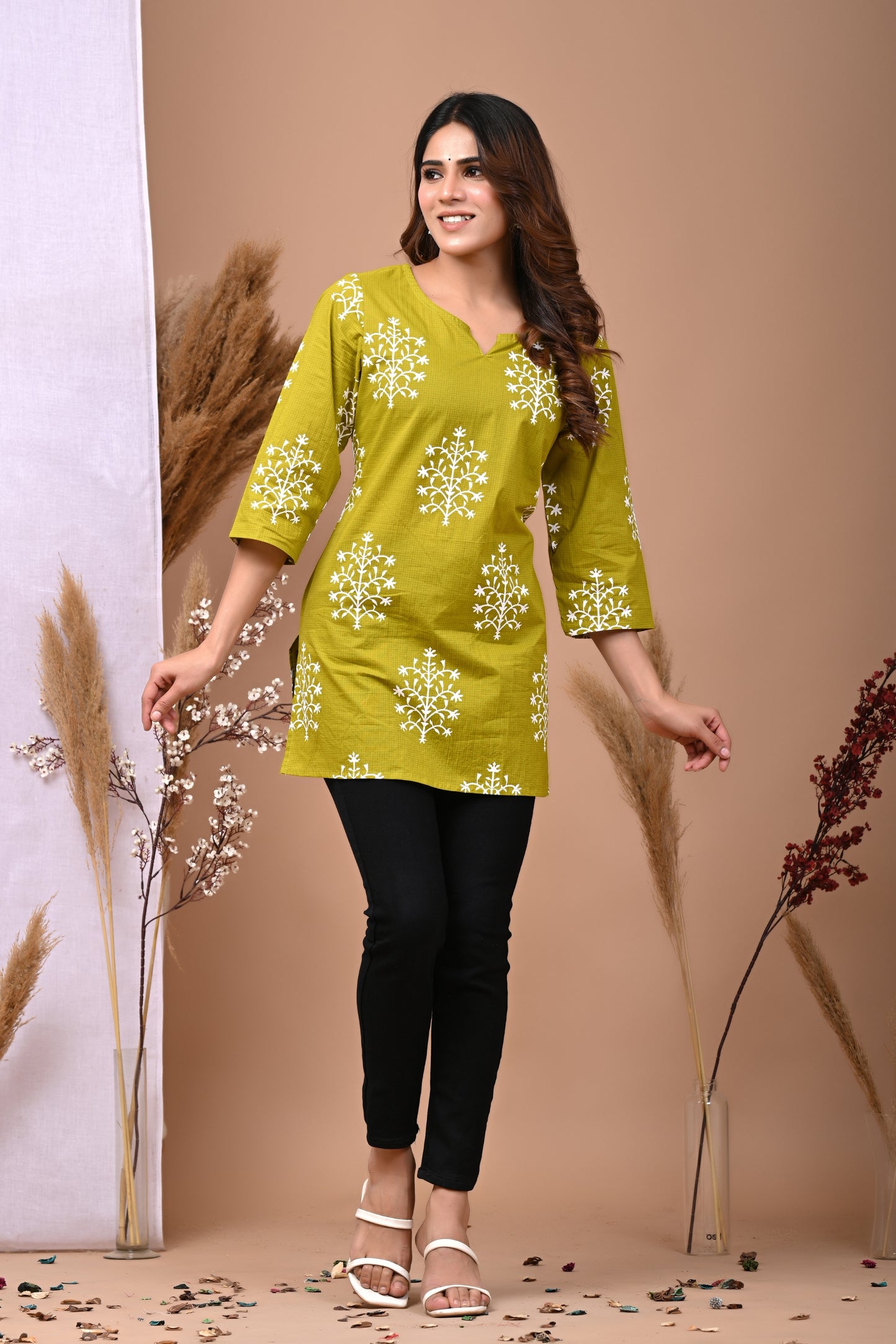 RimeLine Green Ethnic Motifs Printed Round-Neck Cotton Kurti