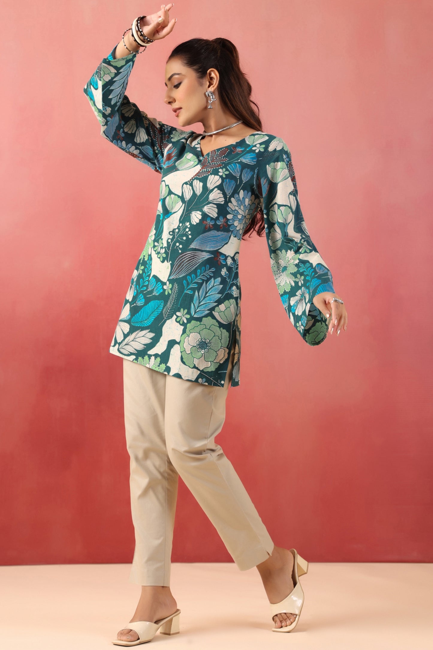 Rimeline Women Green Floral Printed V-Neck Cotton Short Kurti