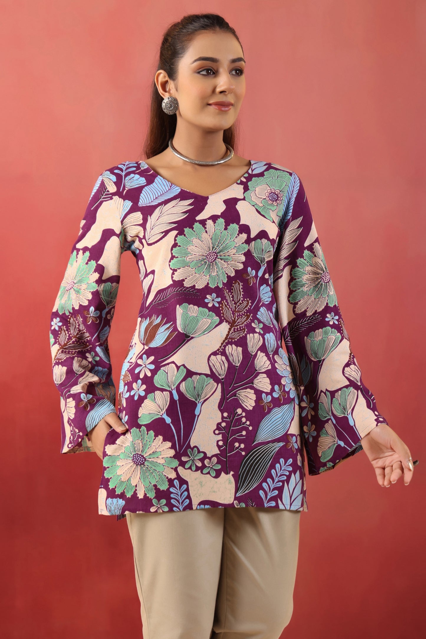 Rimeline Women Purple Floral Printed V-Neck Cotton Short Kurti