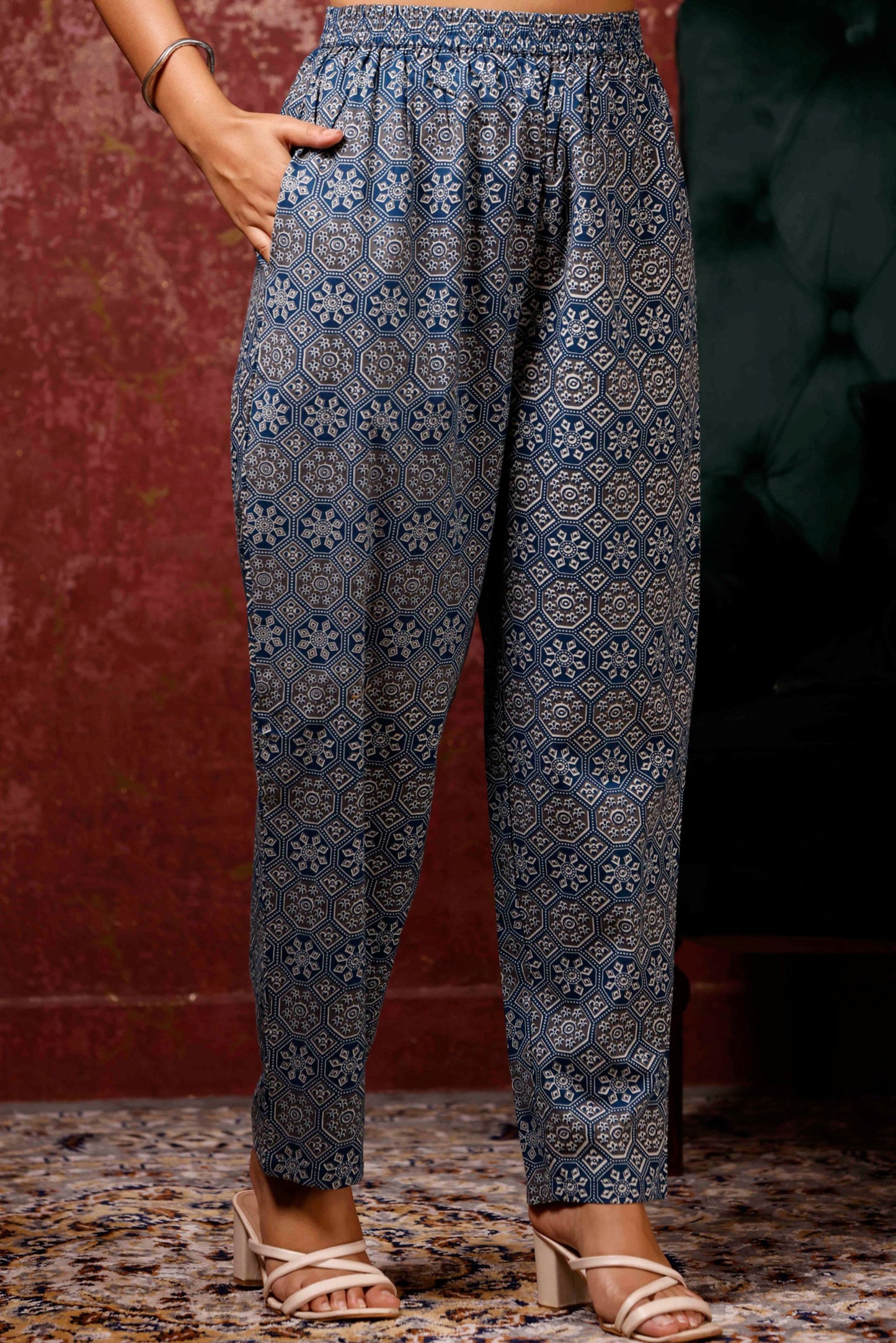 Rimeline Geometric Printed V-Neck Pure Cotton Kurta With Trousers