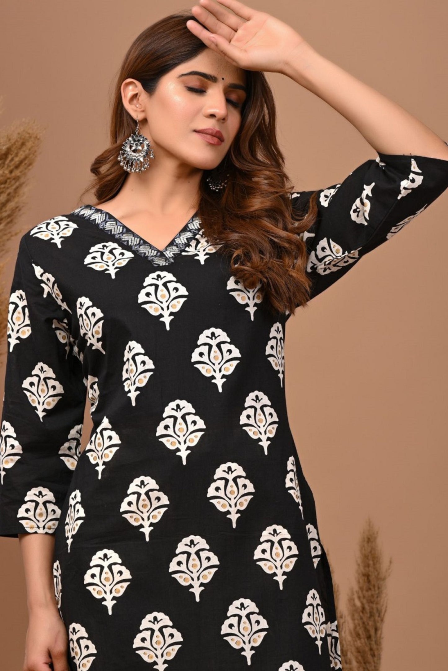 RimeLine Black Ethnic Motifs Printed V-Neck Cotton Kurti