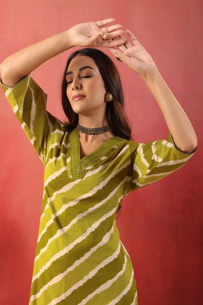 Rimeline Women Leheriya Printed V-Neck Sequinned Straight Cotton Kurta