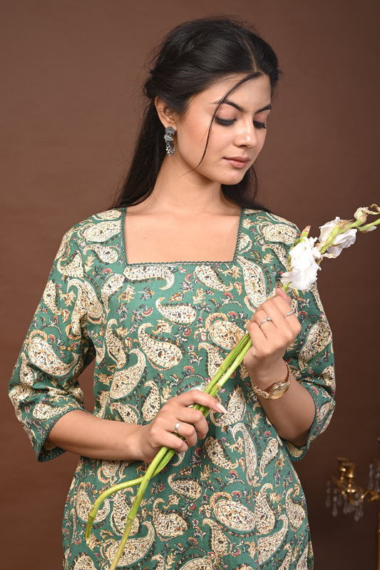 Rimeline Paisley Screen Printed Square Neck Pure Cotton Straight Kurta