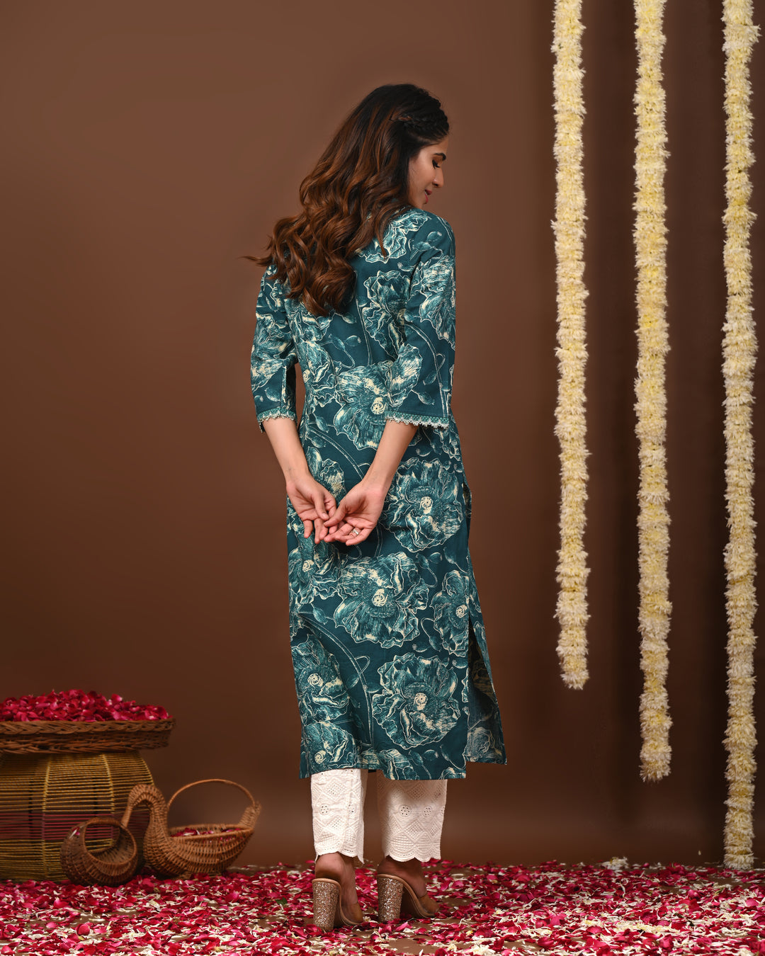 RimeLine Floral Printed Rama V-Neck Straight Kurta