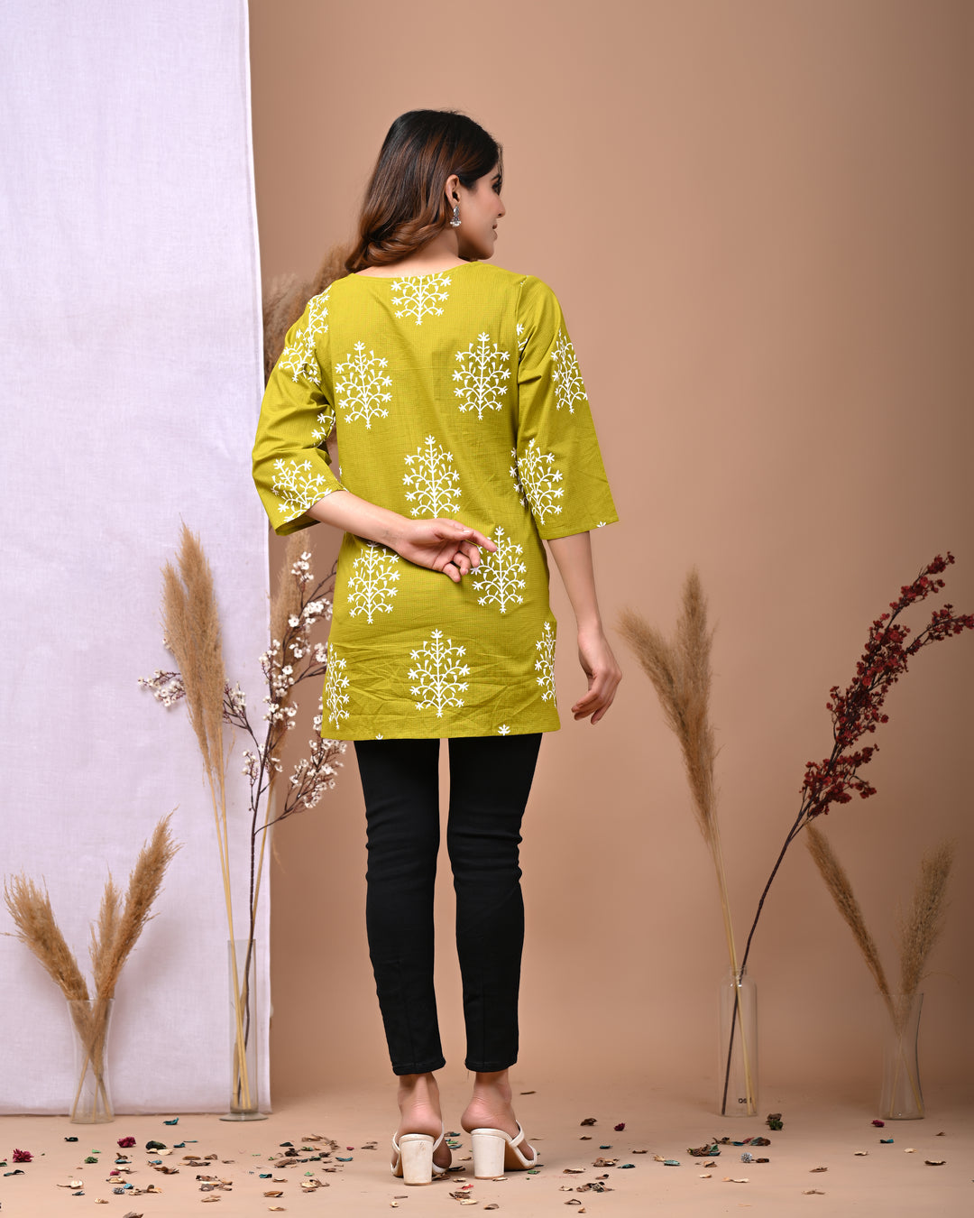 RimeLine Green Ethnic Motifs Printed Round-Neck Cotton Kurti