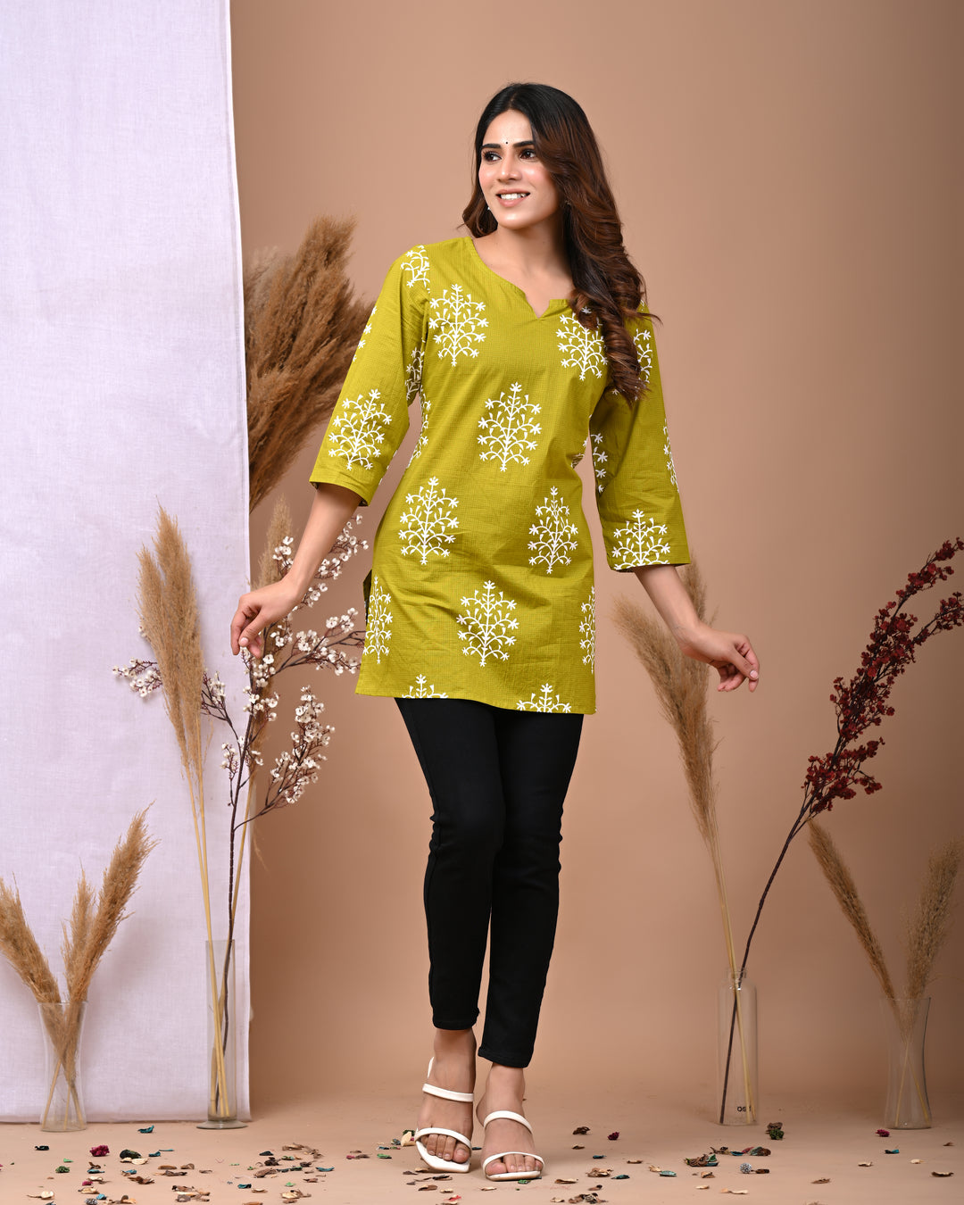 RimeLine Green Ethnic Motifs Printed Round-Neck Cotton Kurti
