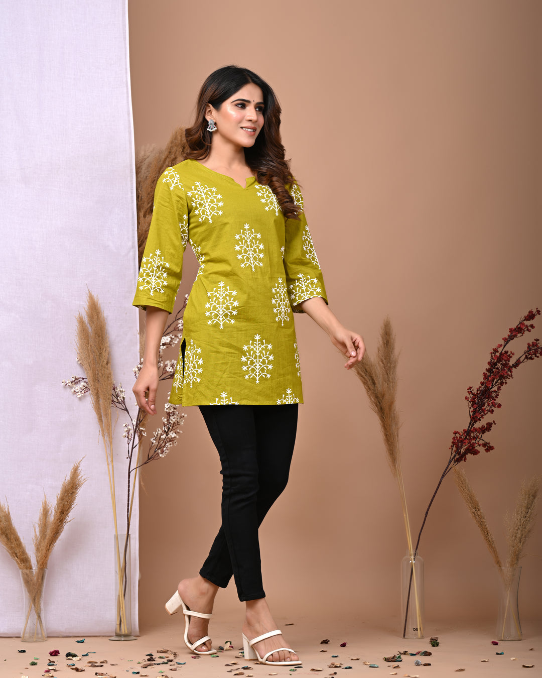 RimeLine Green Ethnic Motifs Printed Round-Neck Cotton Kurti