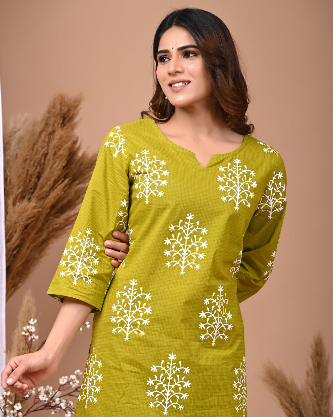 RimeLine Green Ethnic Motifs Printed Round-Neck Cotton Kurti