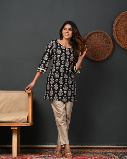 RimeLine Black Women Ethnic Motifs Printed Round-Neck Pure Cotton Kurti