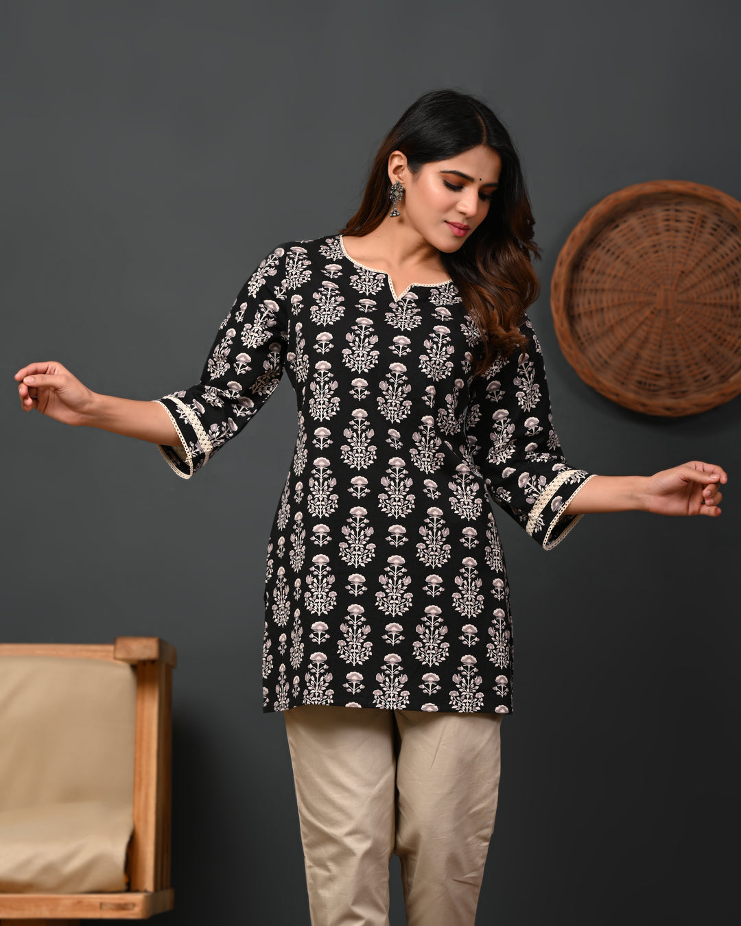 RimeLine Black Women Ethnic Motifs Printed Round-Neck Pure Cotton Kurti