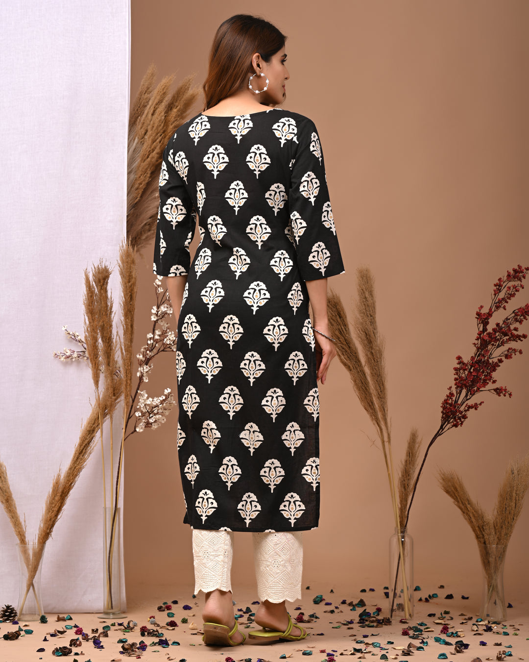RimeLine Black Ethnic Motifs Printed Round-Neck Cotton Kurti