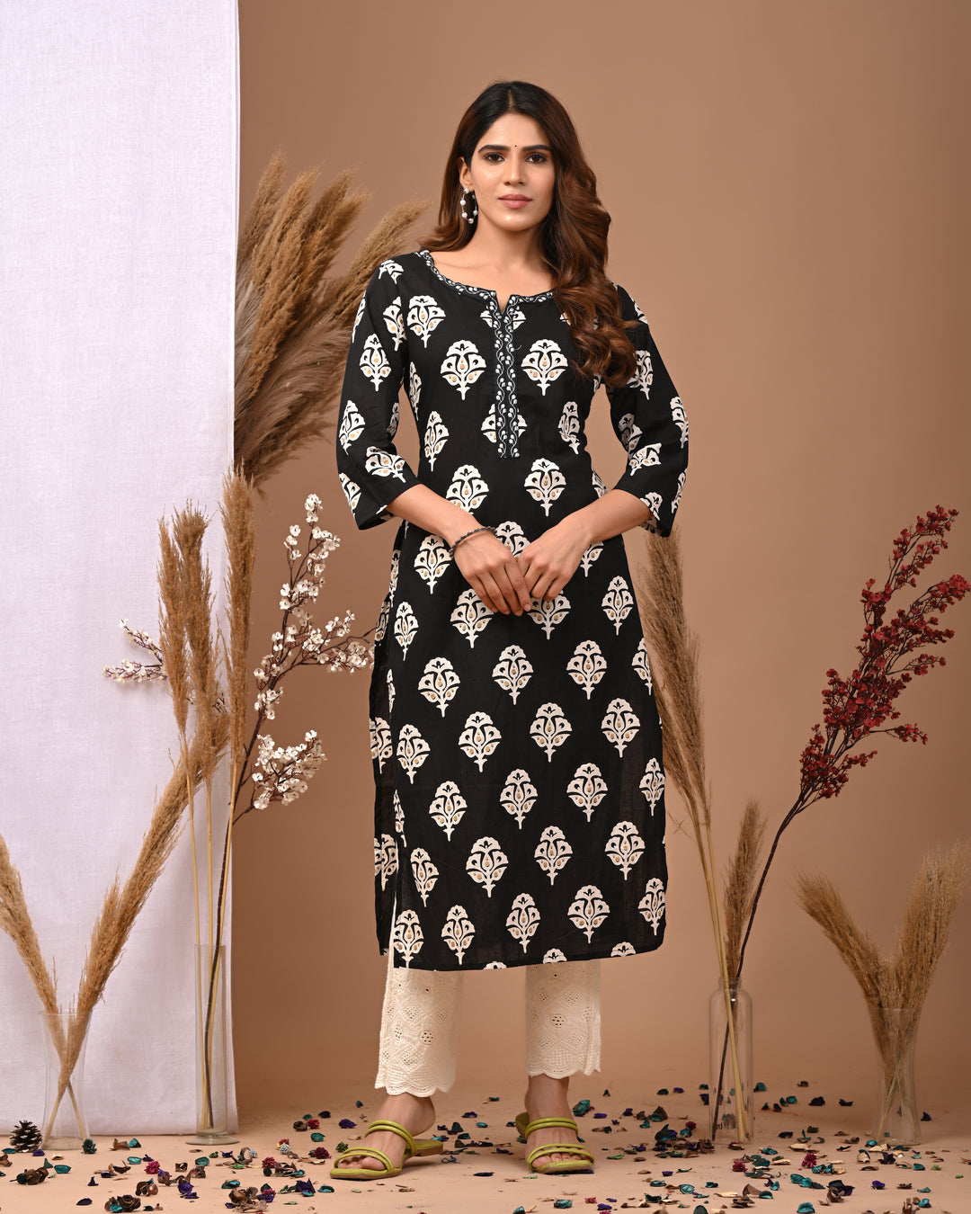 RimeLine Black Ethnic Motifs Printed Round-Neck Cotton Kurti