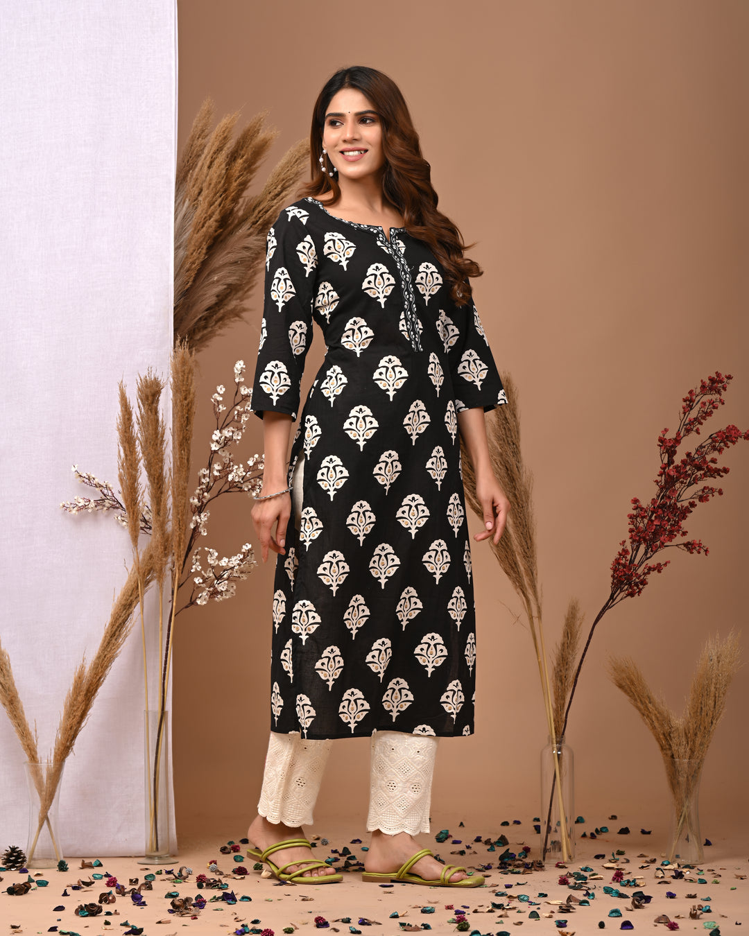 RimeLine Black Ethnic Motifs Printed Round-Neck Cotton Kurti