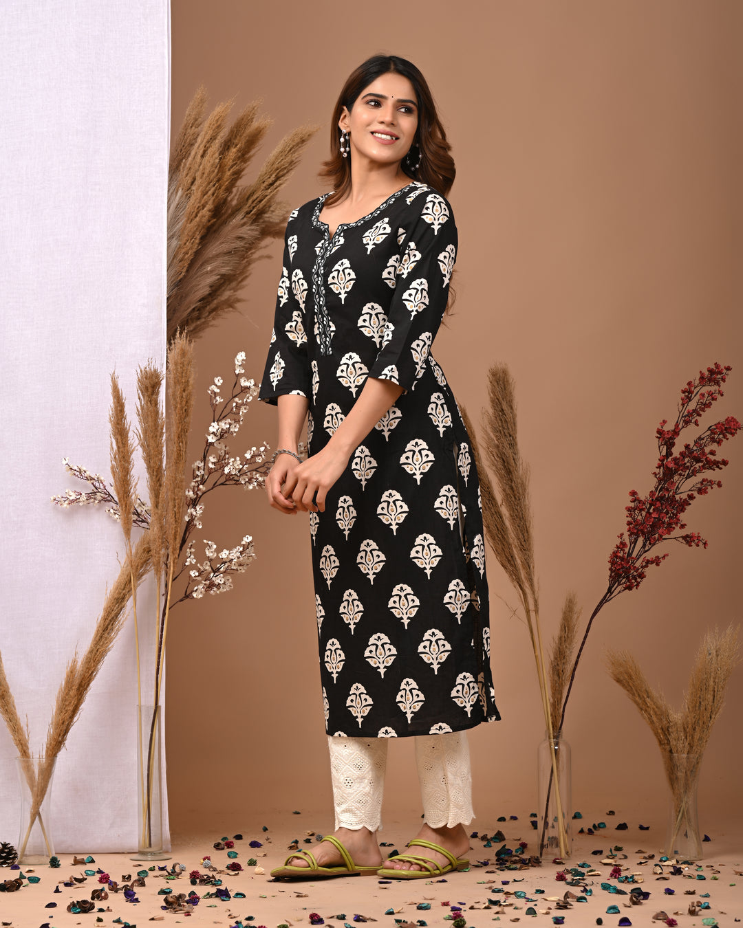 RimeLine Black Ethnic Motifs Printed Round-Neck Cotton Kurti