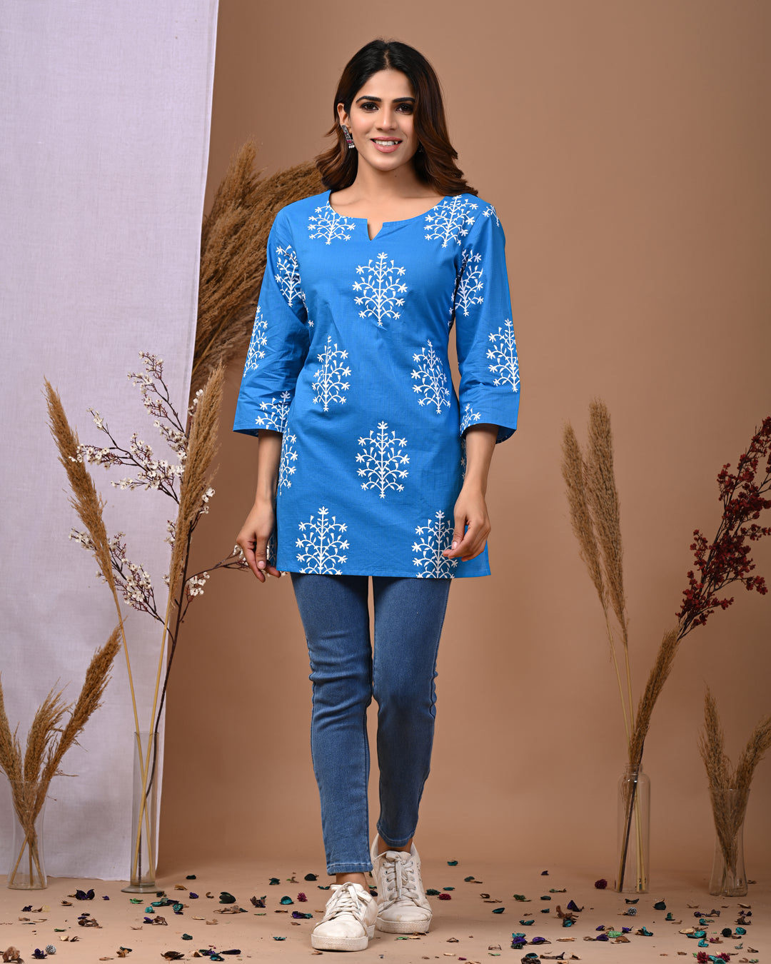 RimeLine Blue Ethnic Motifs Printed Round-Neck Cotton Kurti