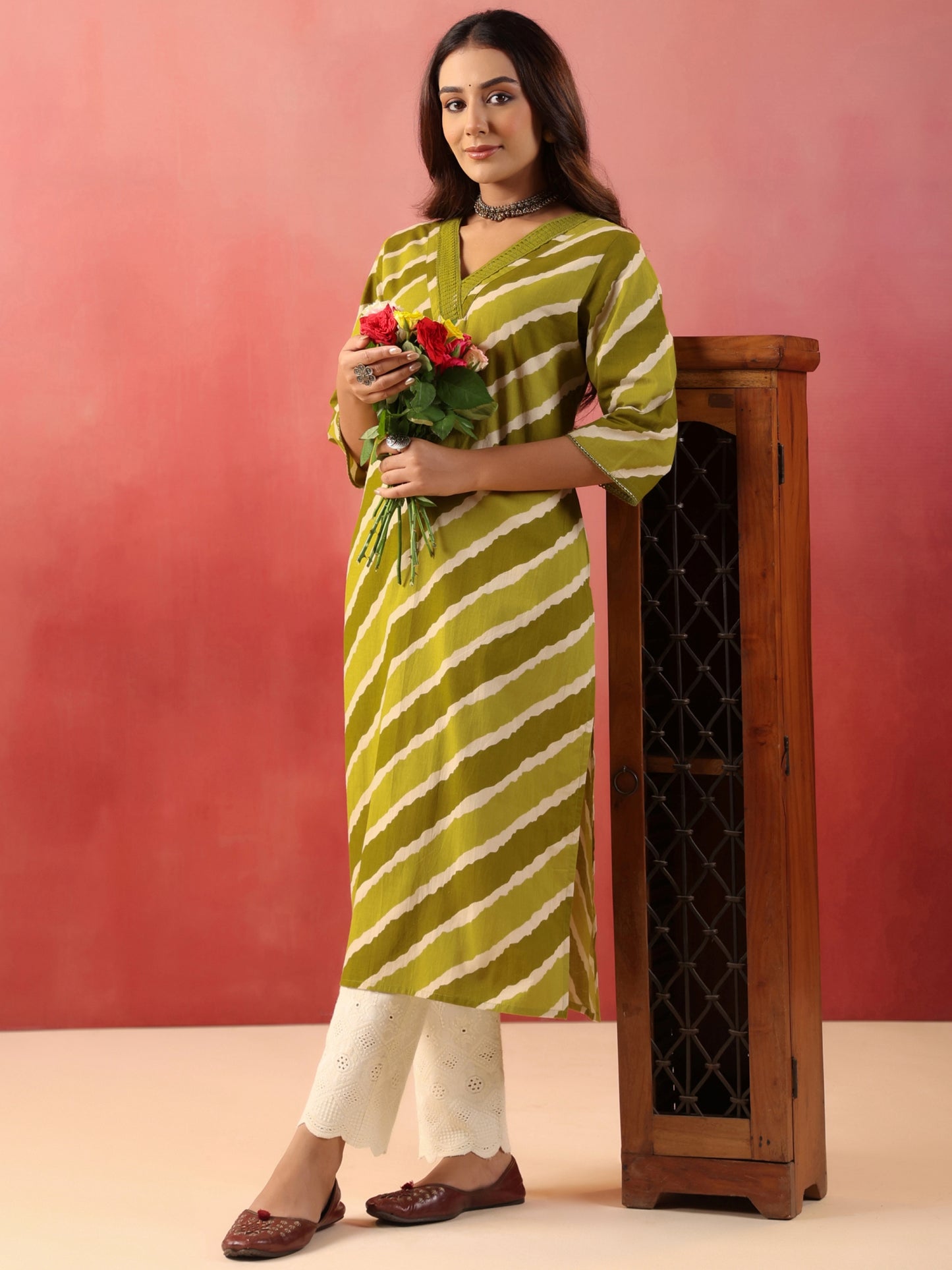 Rimeline Women Leheriya Printed V-Neck Sequinned Straight Cotton Kurta