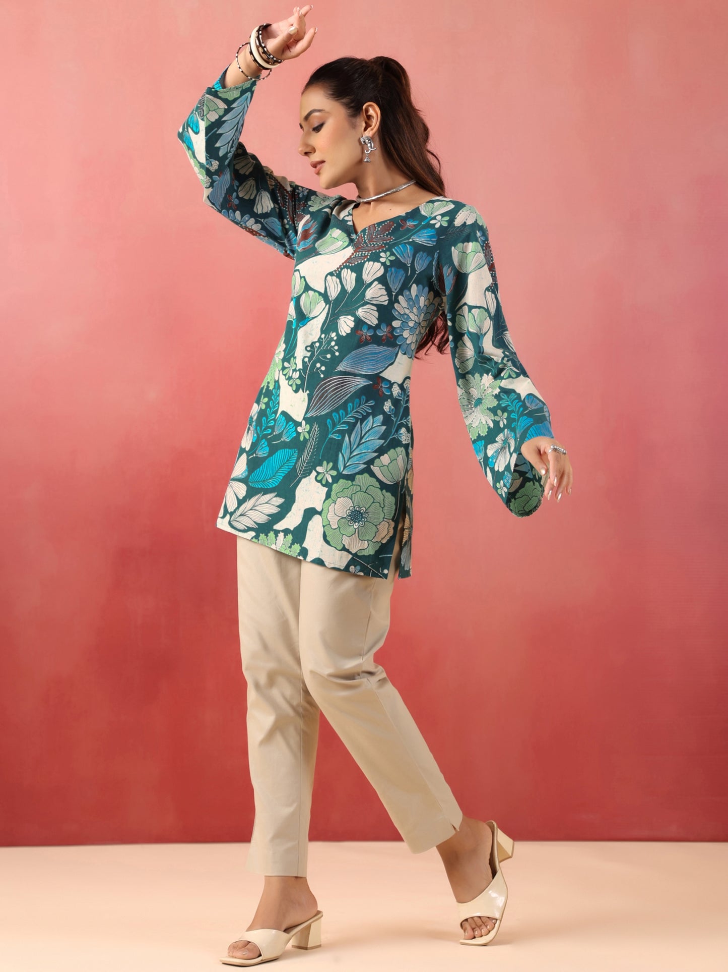 Rimeline Women Green Floral Printed V-Neck Cotton Short Kurti