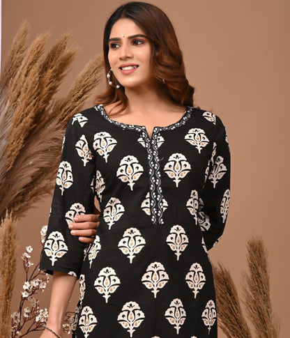 RimeLine Black Ethnic Motifs Printed Round-Neck Cotton Kurti